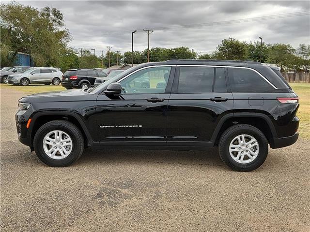 2025 Jeep Grand Cherokee Laredo photo 2