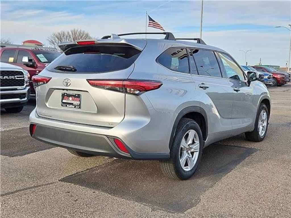 Used 2021 Toyota Highlander LE Front-wheel Drive