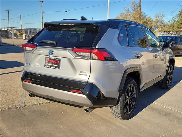 2022 Toyota RAV4 Hybrid XSE photo 4