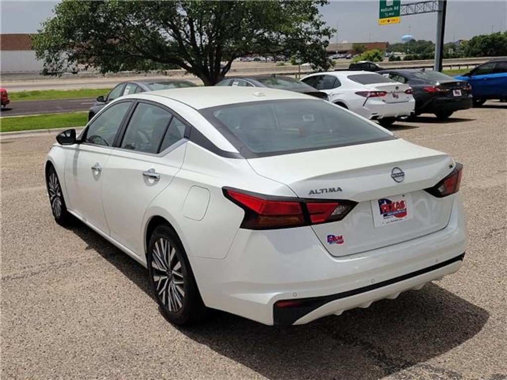 Used 2024 Nissan Altima 2.5 SV