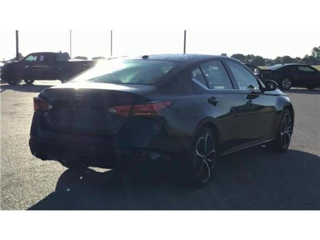 Used 2024 Nissan Altima 2.5 SR