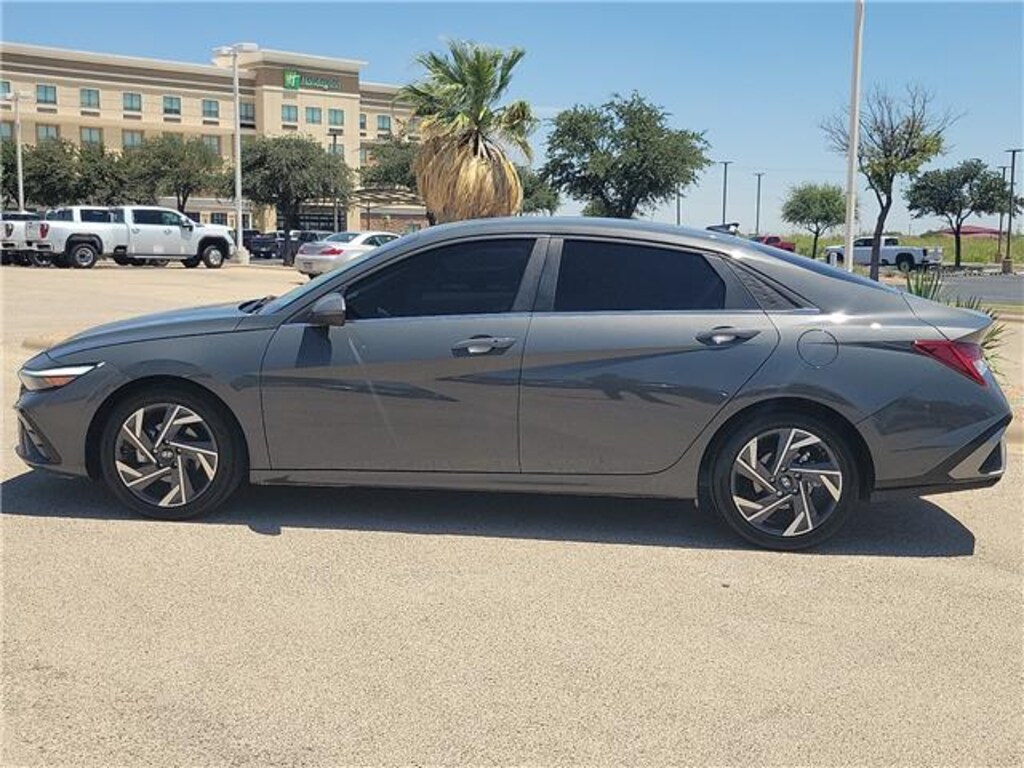 Used 2025 Hyundai Elantra SEL Convenience (IVT) Sedan