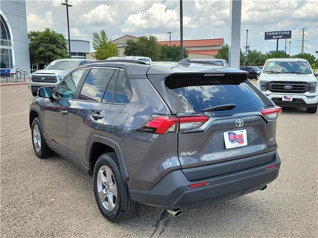 2024 Toyota RAV4 XLE photo 3