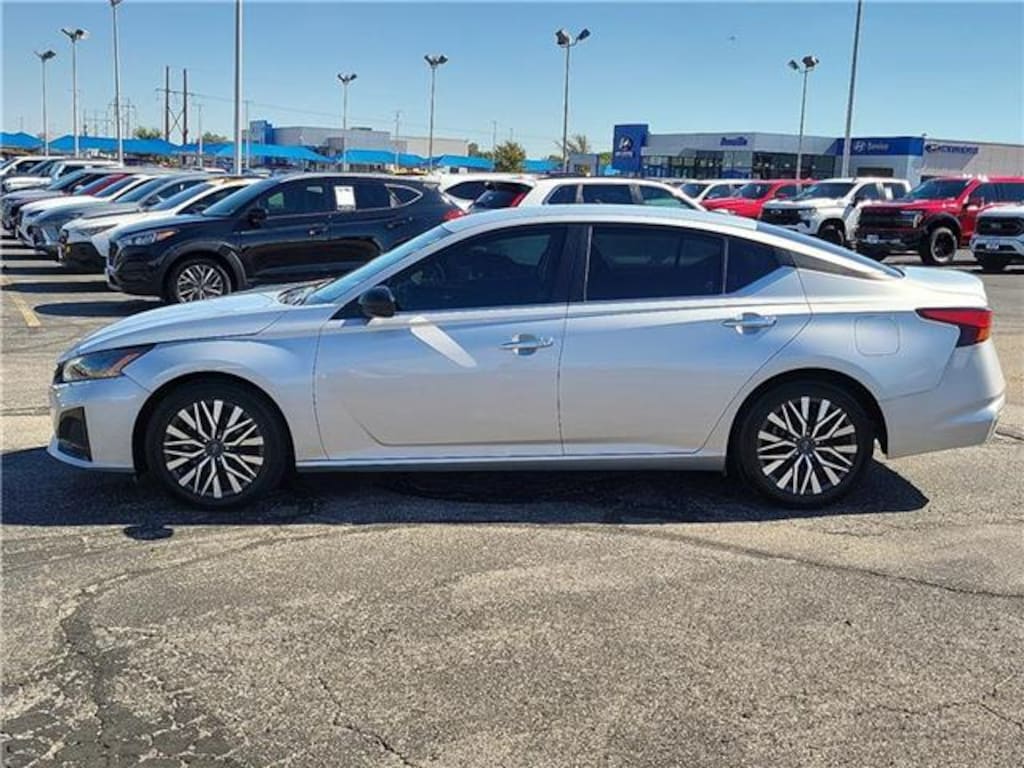 Used 2024 Nissan Altima 2.5 SV
