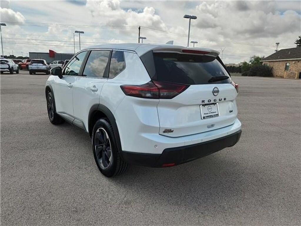 Used 2024 Nissan Rogue SV