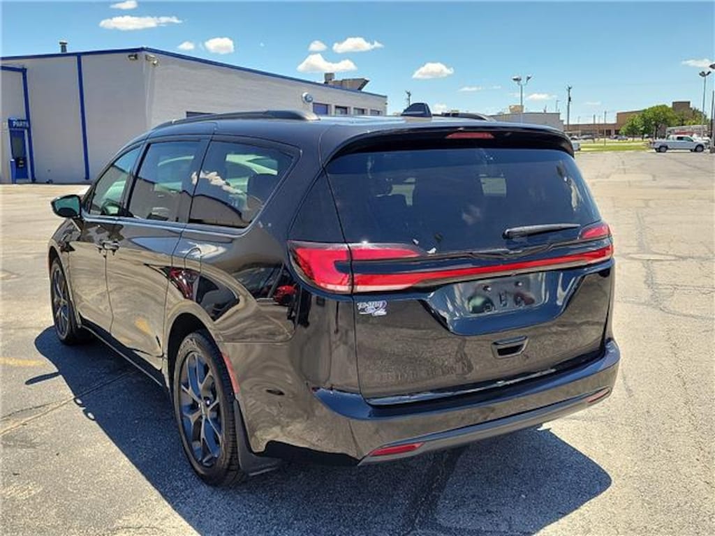 Used 2021 Chrysler Pacifica Touring All-wheel Drive Passenger Van