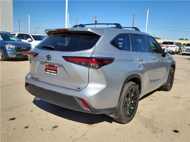 2024 Toyota Highlander LE photo 4