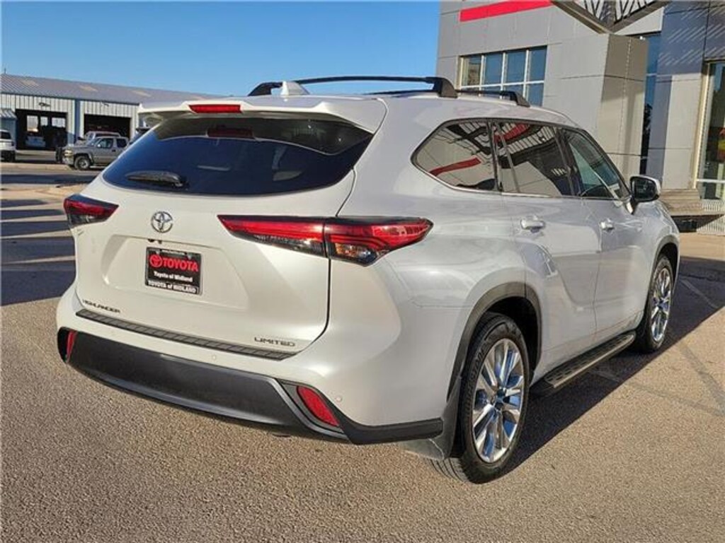 Used 2023 Toyota Highlander Limited Front-Wheel Drive