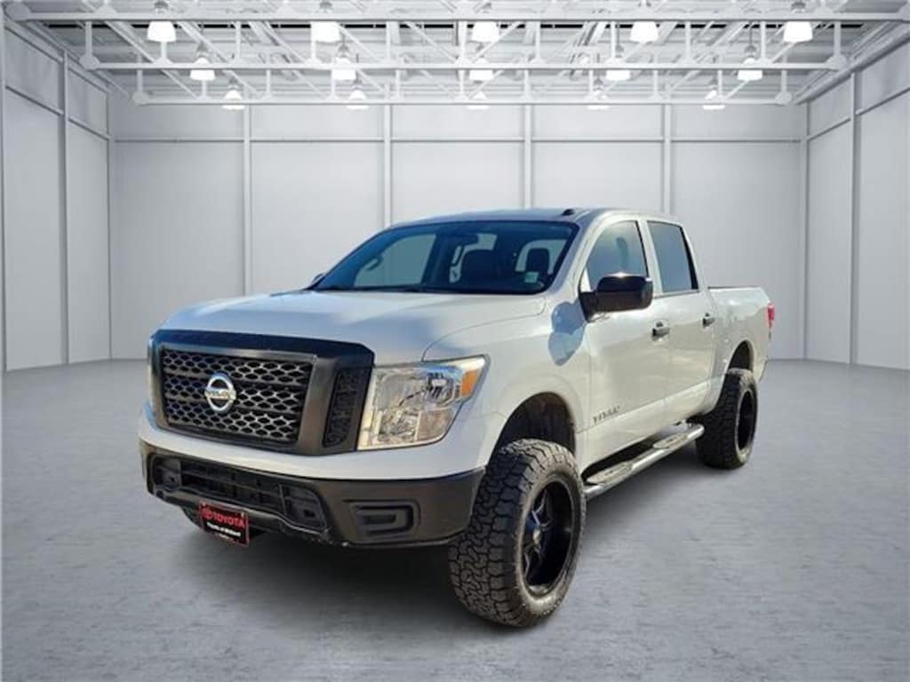 Used 2019 Nissan Titan S 4x2 Crew Cab 5.6 ft. box 139.8 in. WB