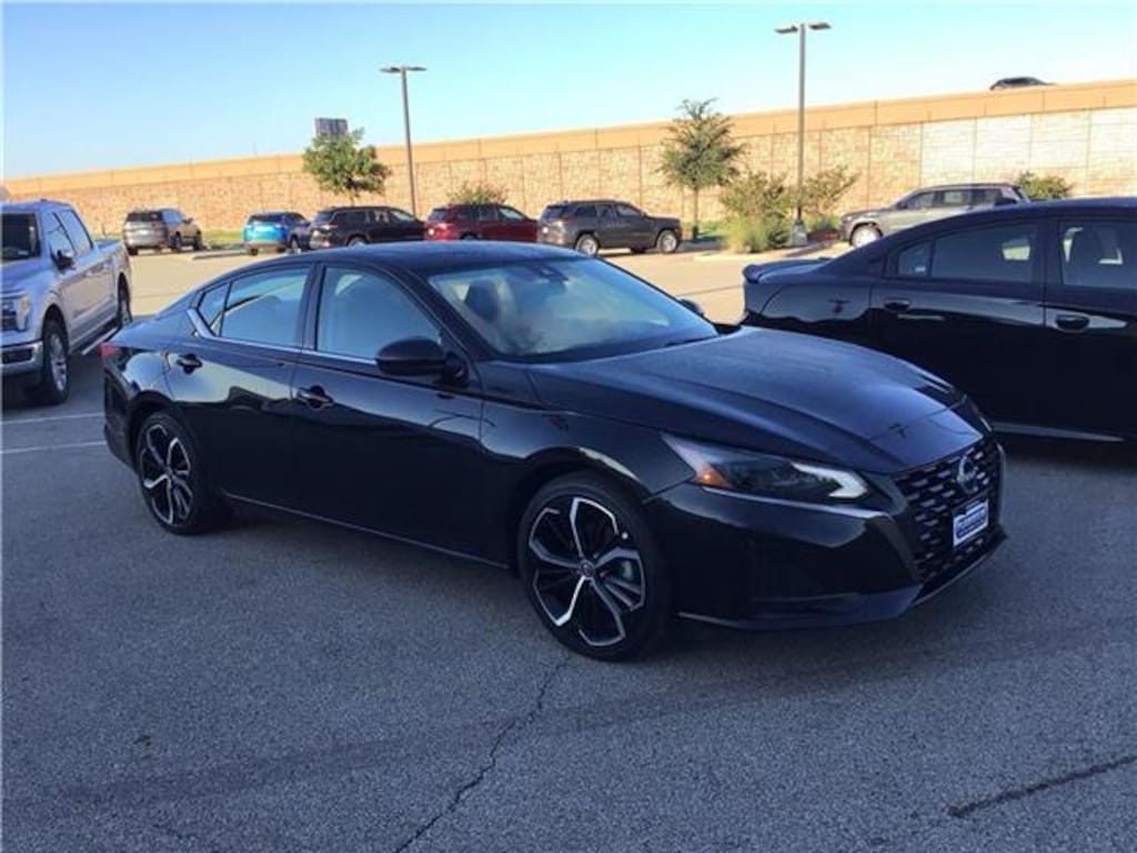 Used 2024 Nissan Altima 2.5 SR