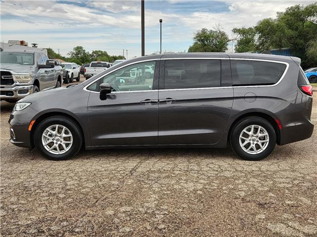 Used 2023 Chrysler Pacifica Touring L Front-Wheel Drive Passenger Van