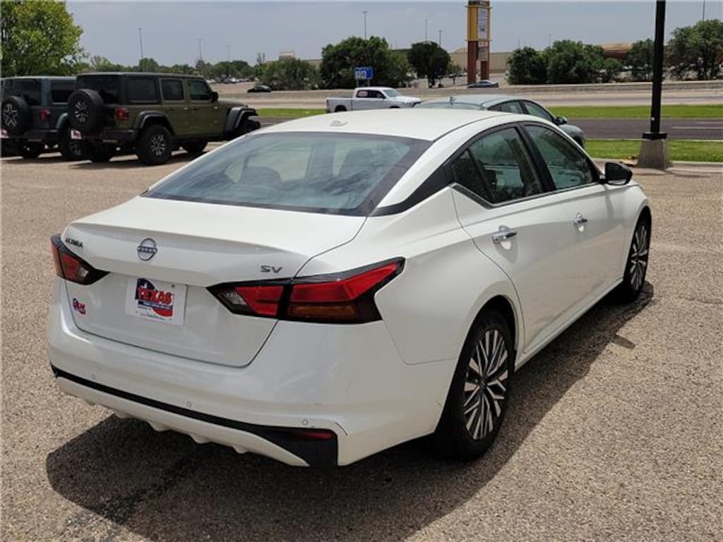 Used 2024 Nissan Altima 2.5 SV