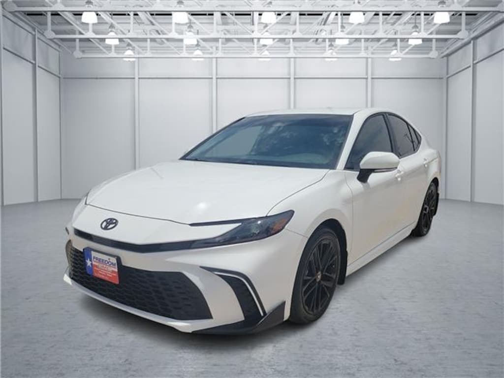 Used 2025 Toyota Camry SE