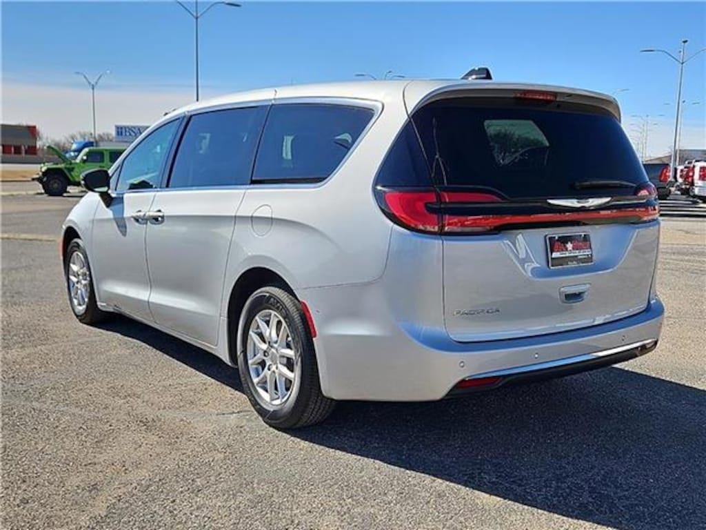 Used 2024 Chrysler Pacifica Touring L Front-Wheel Drive Passenger Van