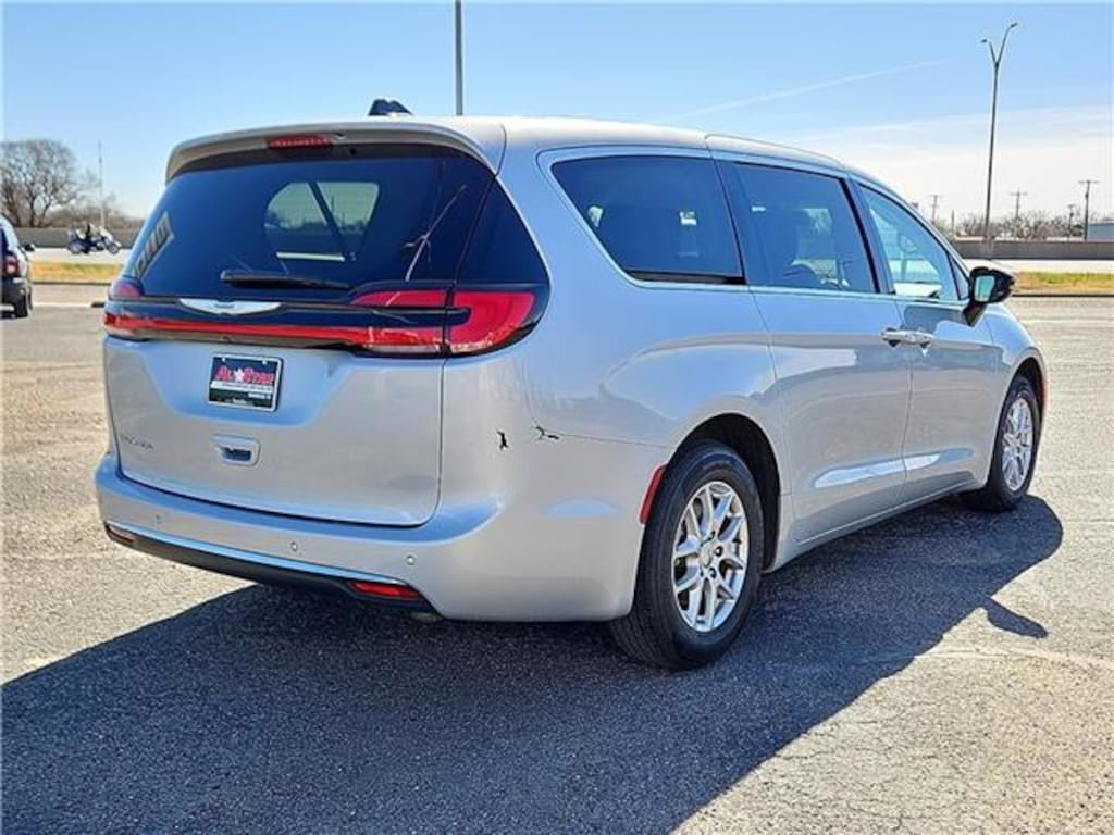 Used 2024 Chrysler Pacifica Touring L Front-Wheel Drive Passenger Van