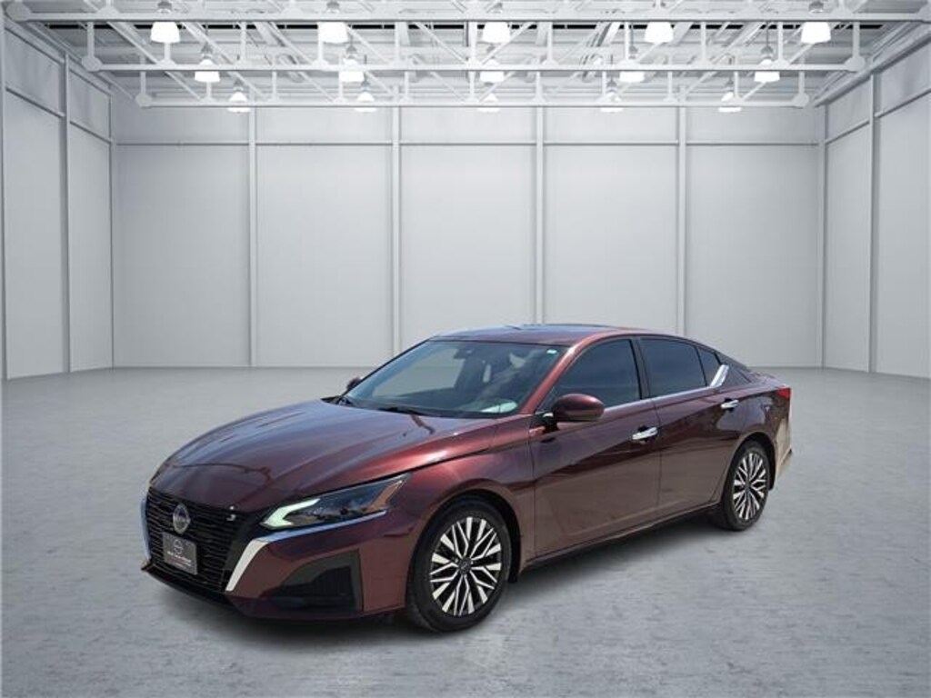 Used 2024 Nissan Altima 2.5 SV