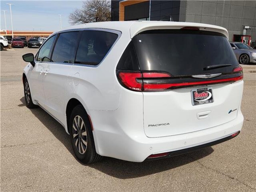 Used 2024 Chrysler Pacifica Hybrid Select Front-Wheel Drive Passenger Van