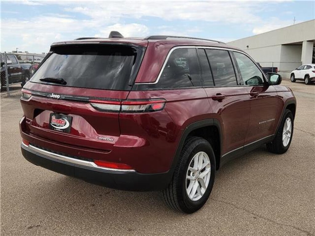 Used 2023 Jeep Grand Cherokee Laredo 4x4