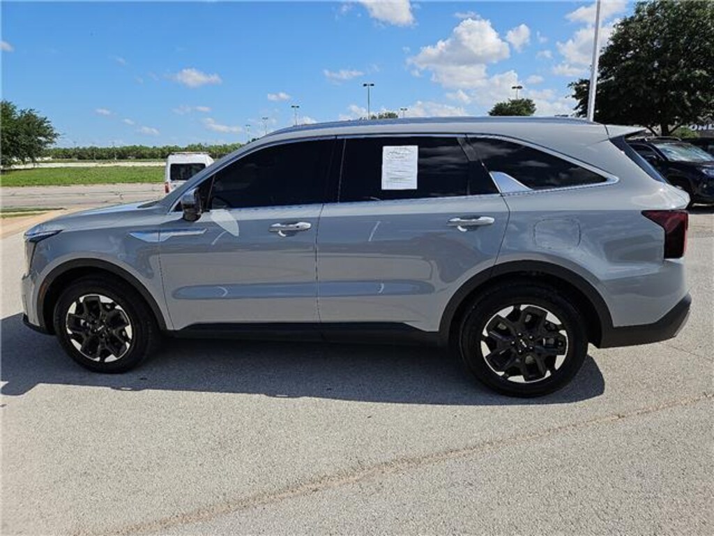 Used 2025 KIA Sorento S Front-Wheel Drive