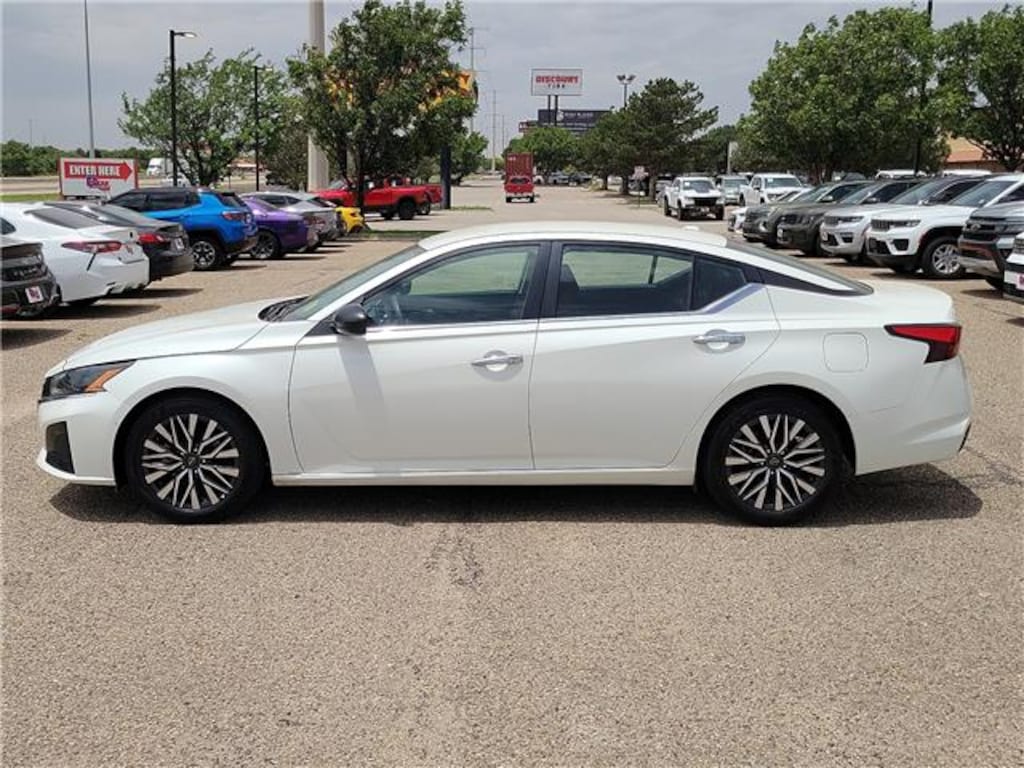 Used 2024 Nissan Altima 2.5 SV