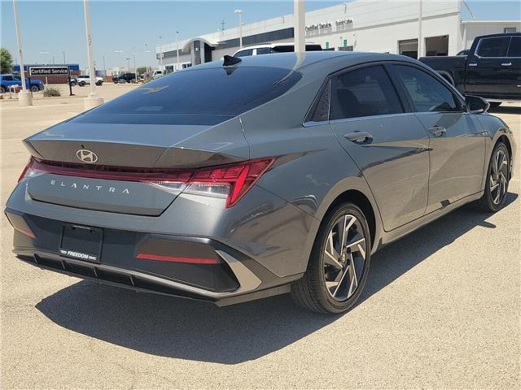 Used 2025 Hyundai Elantra SEL Convenience (IVT) Sedan
