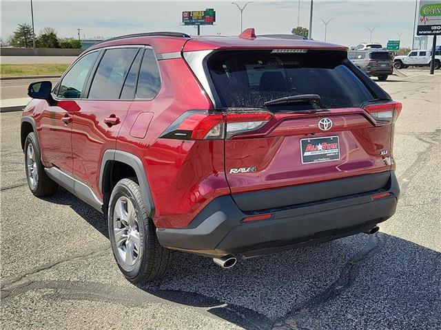 2023 Toyota RAV4 XLE photo 3