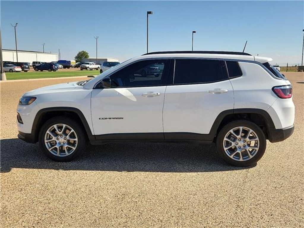 Used 2024 Jeep Compass Latitude Lux 4x4