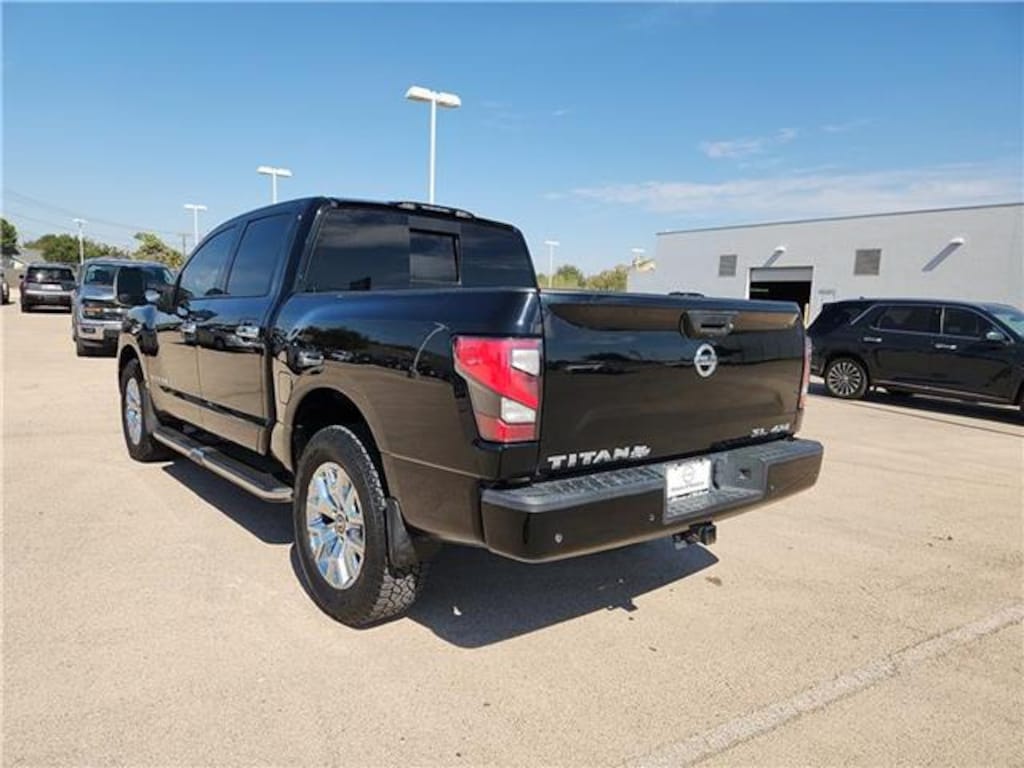 Used 2021 Nissan Titan SL (A9) (EOP 03-31-2021) 4x4 Crew Cab 5.5 ft. box