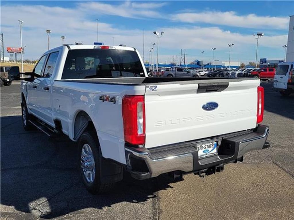 Used 2024 Ford F-350 XLT 4x4 Crew Cab 8 ft. box 176 in. WB SRW Sedan