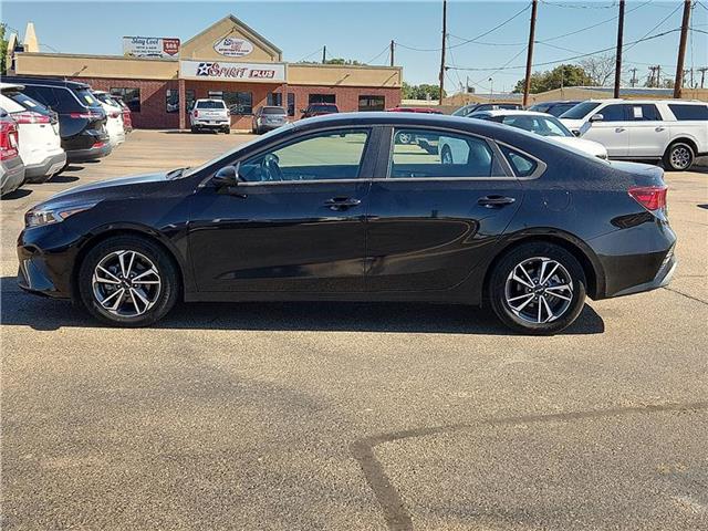 2023 Kia Forte LXS photo 2