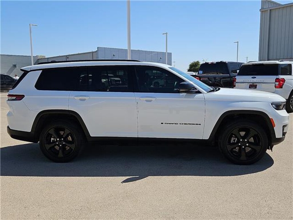Used 2023 Jeep Grand Cherokee L Laredo 4x2