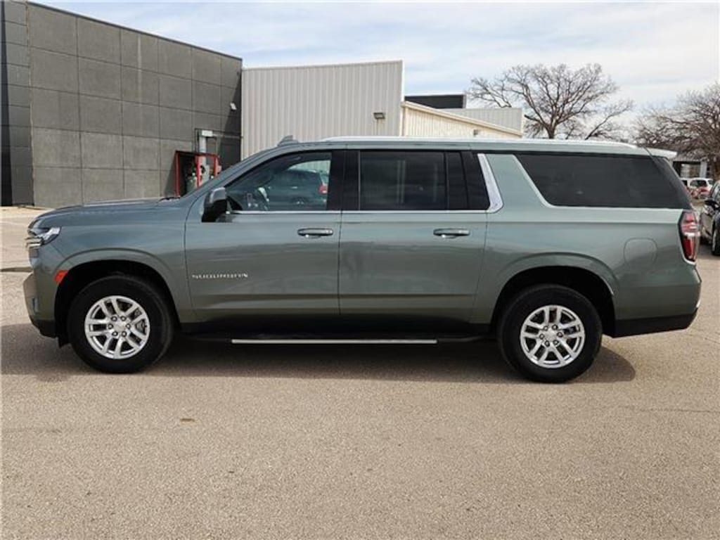 Used 2024 Chevrolet Suburban LT 4x4