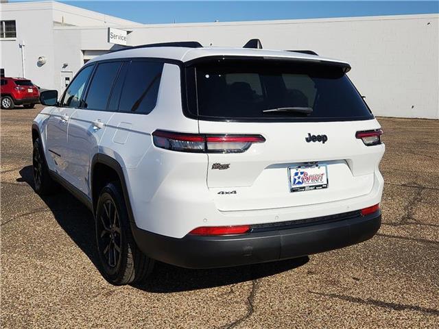 2024 Jeep Grand Cherokee Altitude photo 2