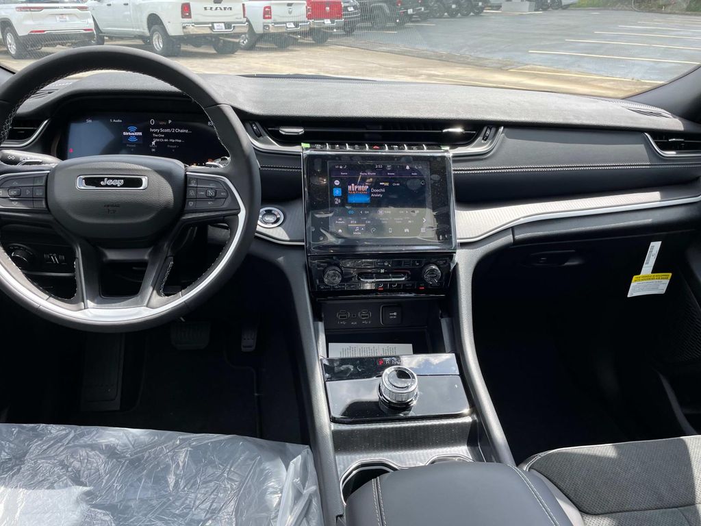 2025 Jeep Grand Cherokee L Altitude - Photo 10