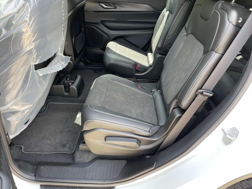 2025 Jeep Grand Cherokee L Altitude - Photo 8