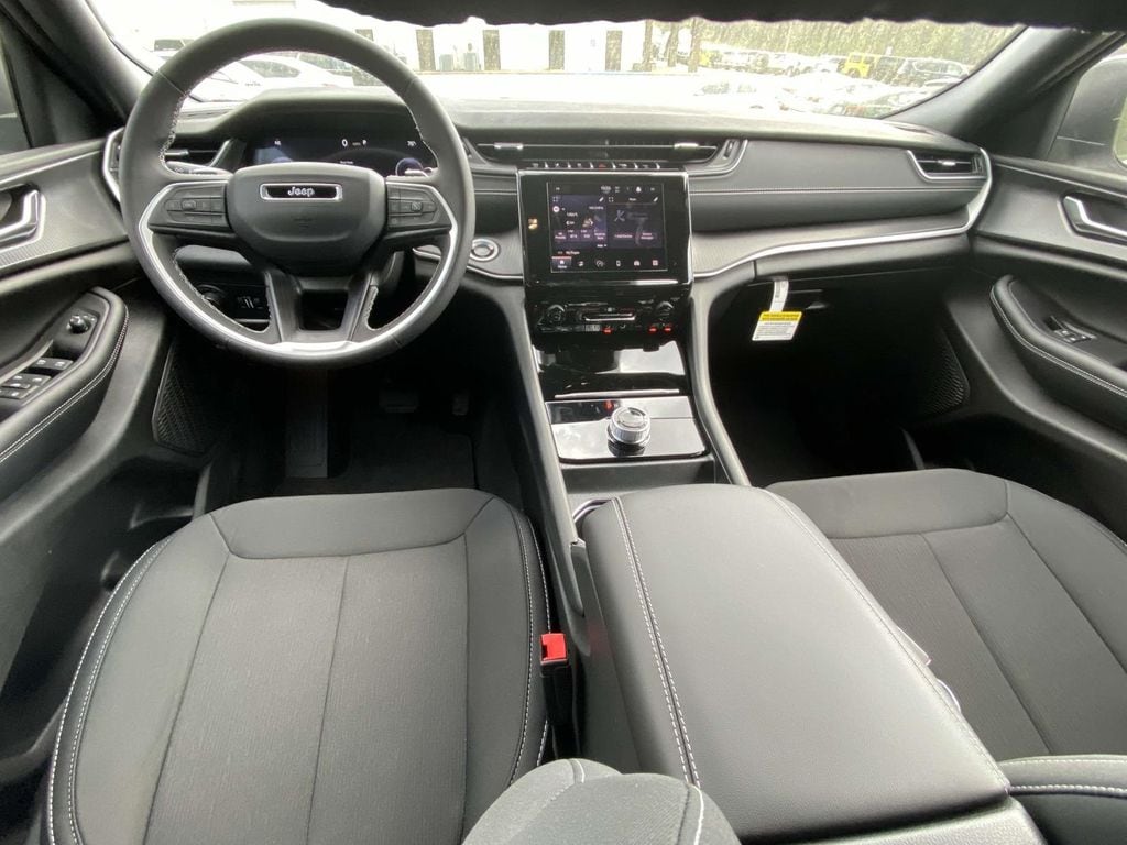2025 Jeep Grand Cherokee Laredo - Photo 6