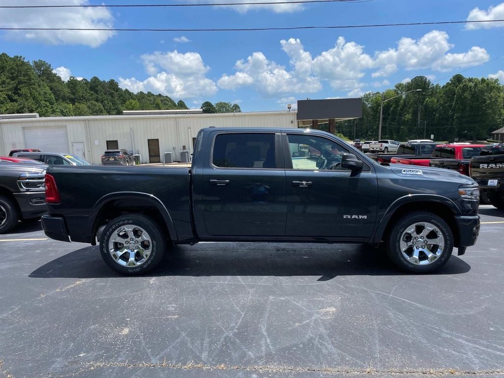 New 2025 Ram 1500 BIG HORN CREW CAB 4X2 5'7 BOX Pickup