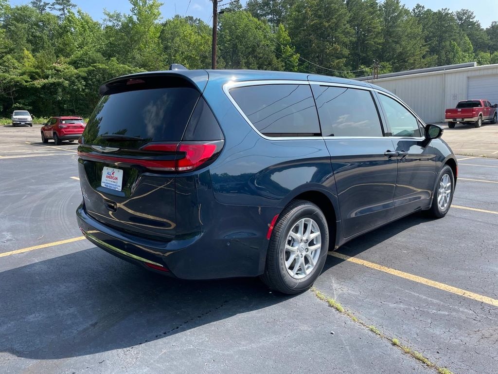 New 2025 Chrysler Pacifica SELECT Passenger Van