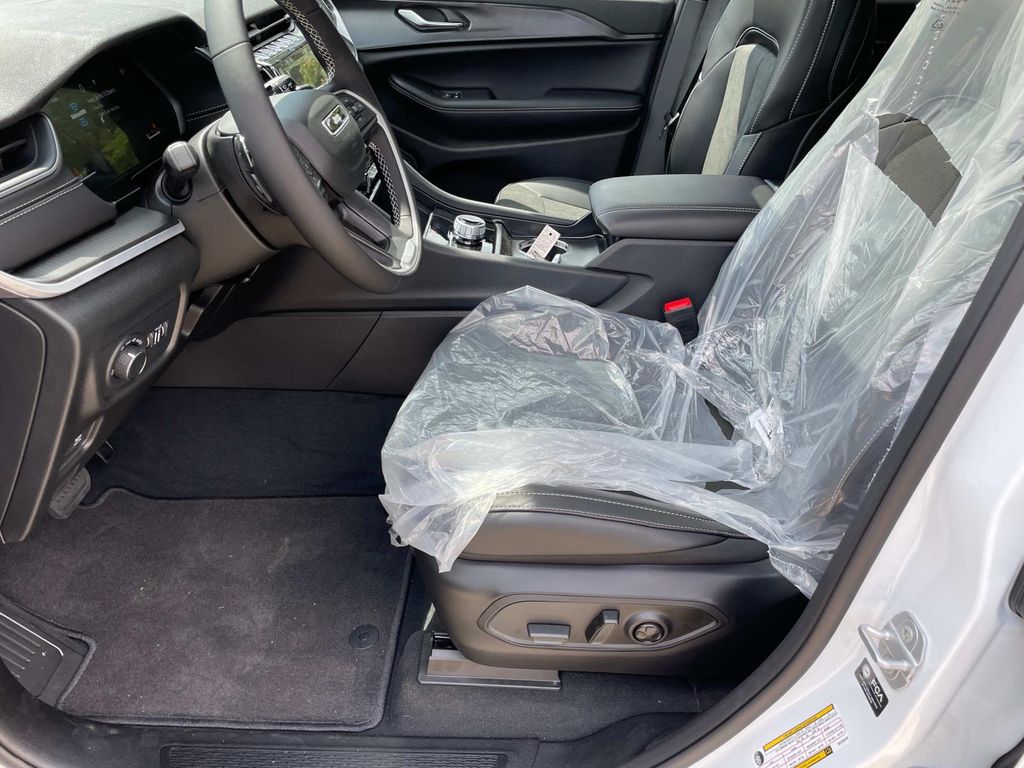 2025 Jeep Grand Cherokee L Altitude - Photo 11