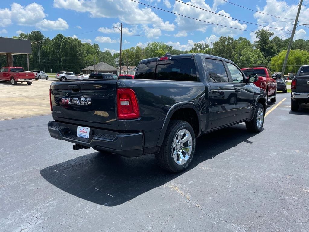 New 2025 Ram 1500 BIG HORN CREW CAB 4X2 5'7 BOX Pickup