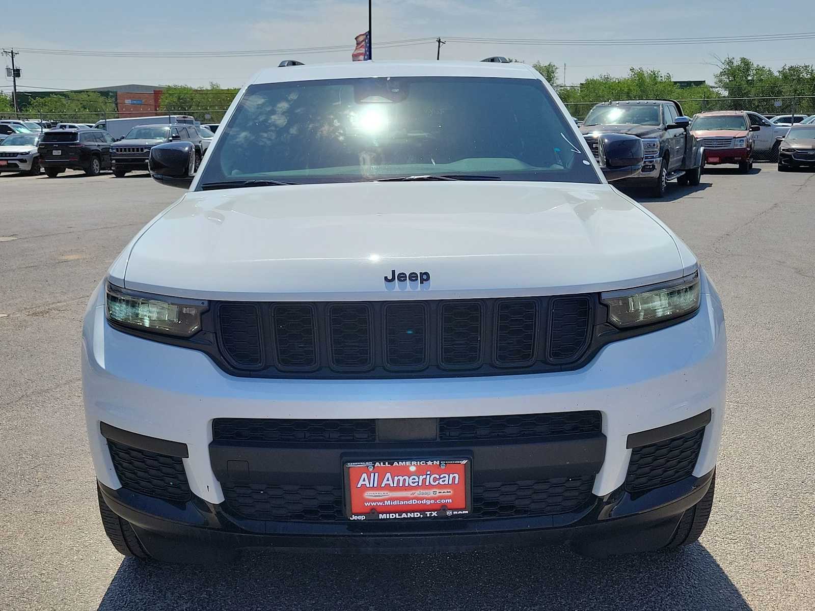 Thumbnail: 2023 Jeep Grand Cherokee L - 9