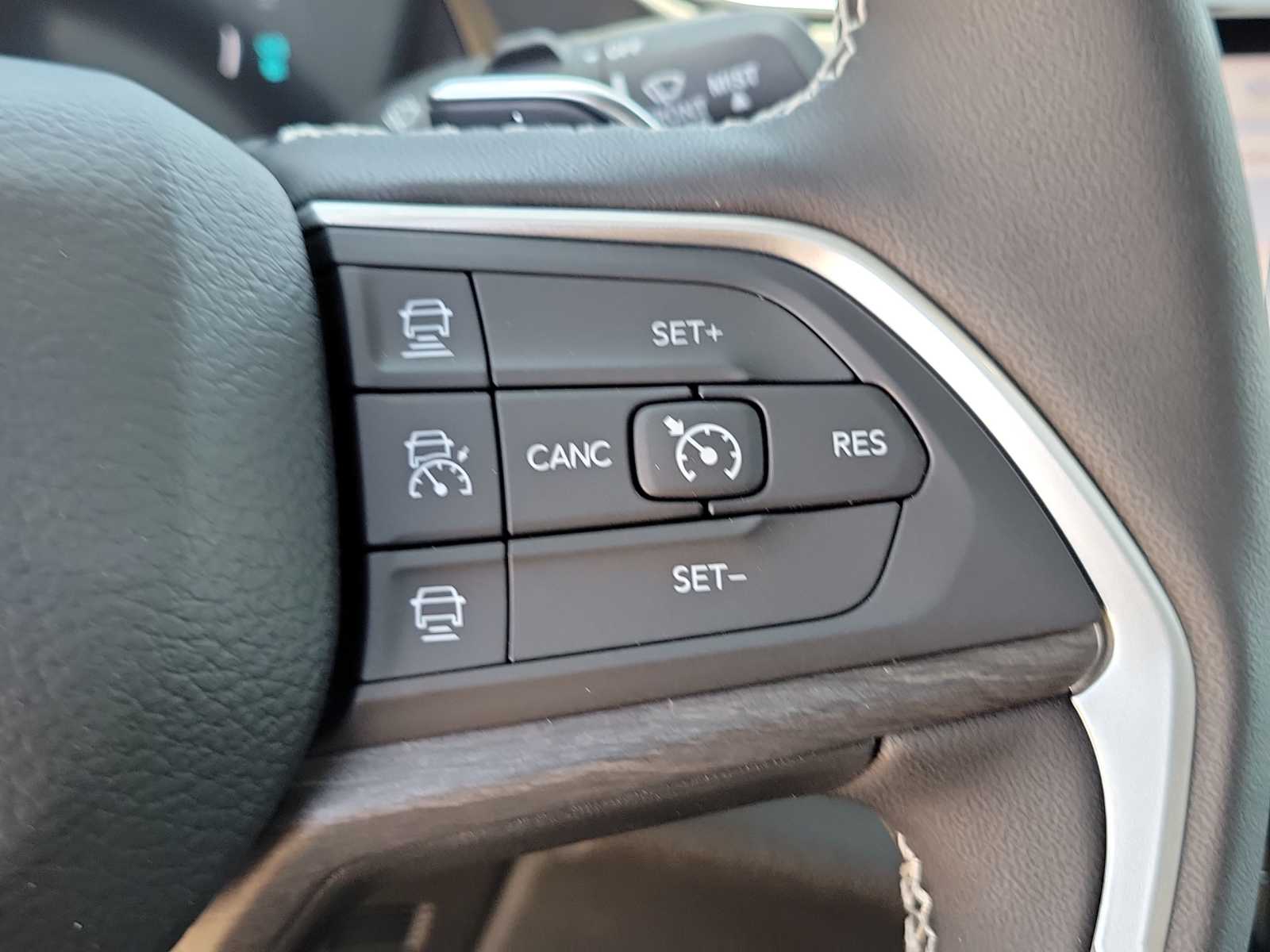 Thumbnail: 2024 Jeep Grand Cherokee - 21