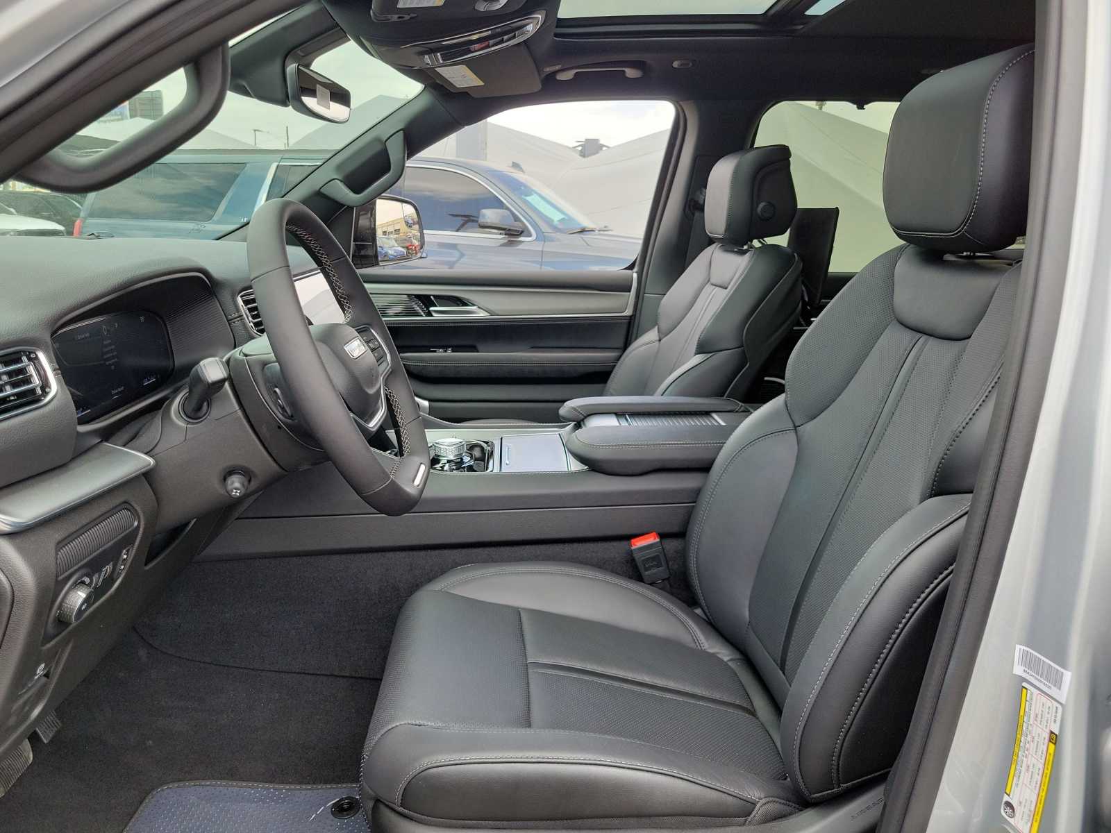 Thumbnail: 2024 Jeep Wagoneer - 11