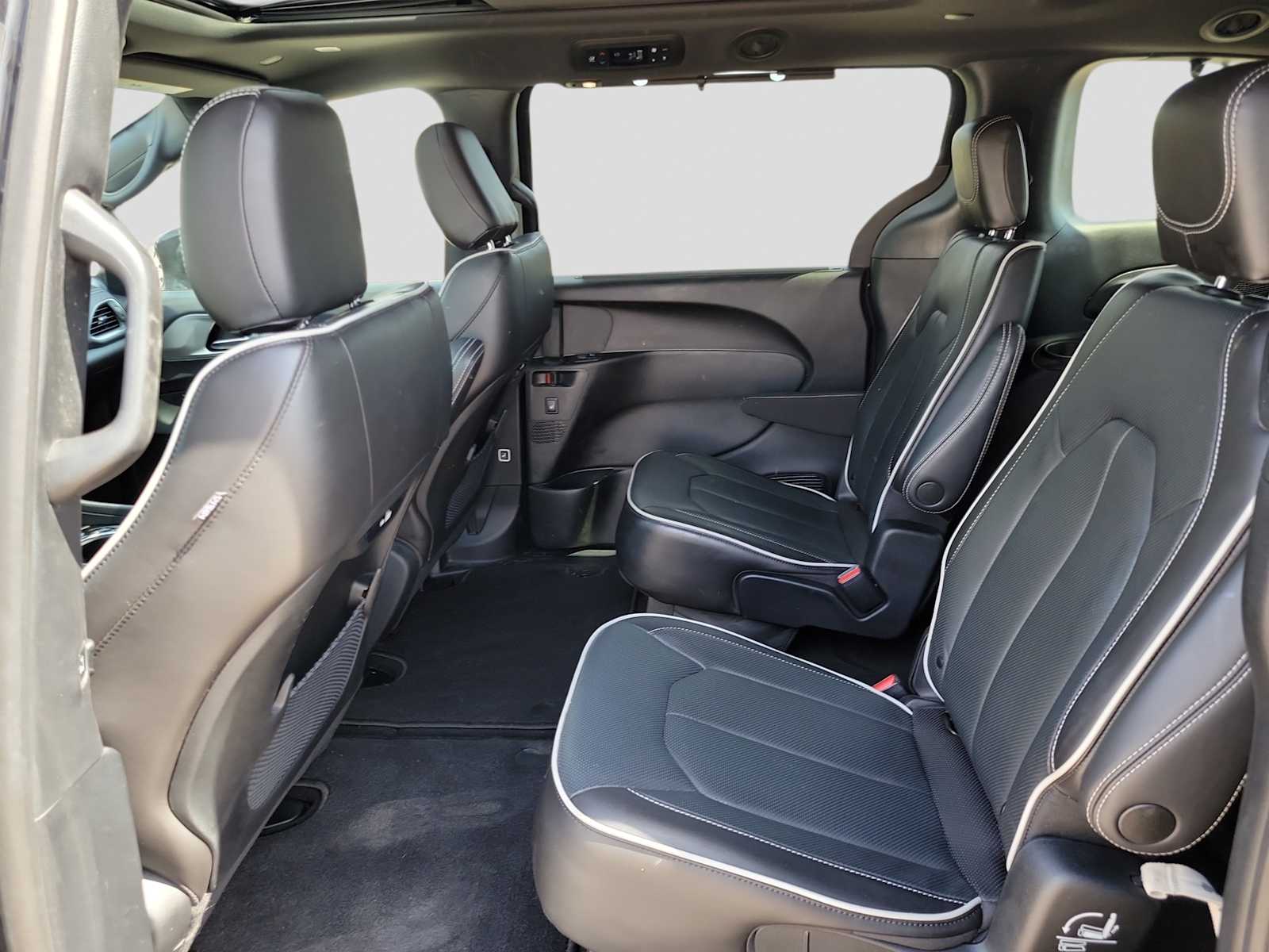 Thumbnail: 2023 Chrysler Pacifica - 12