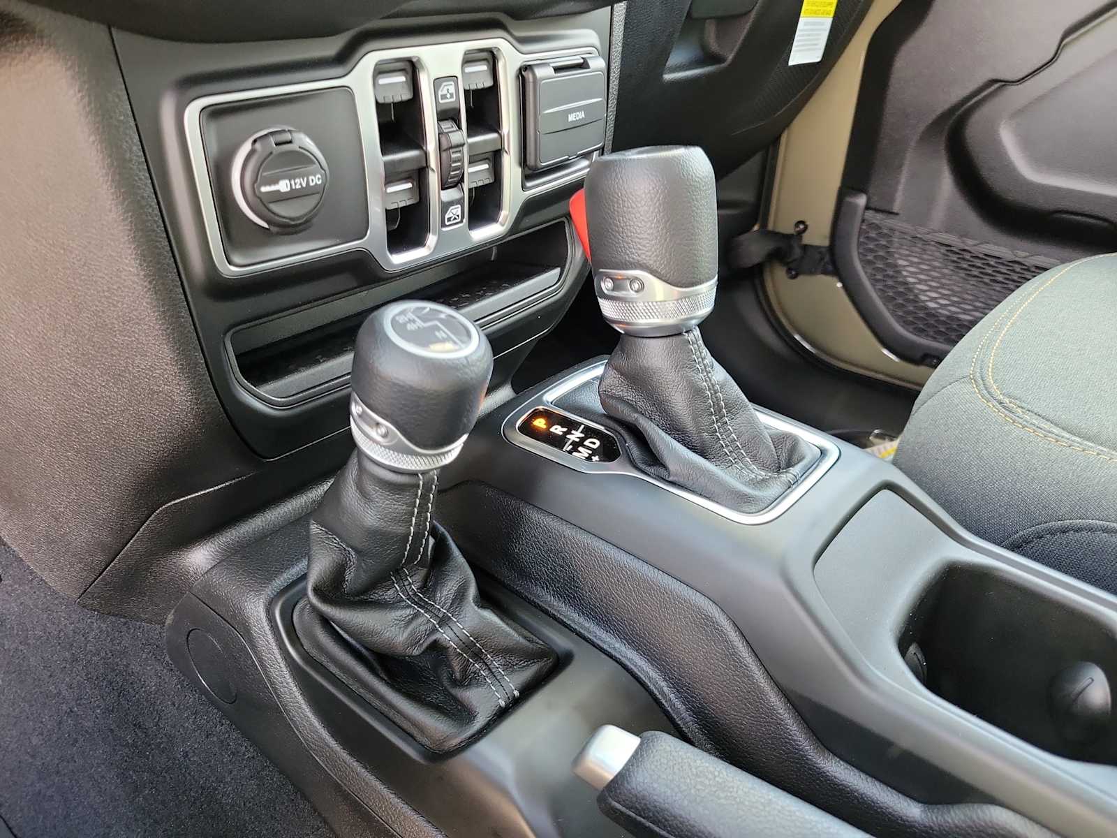 Thumbnail: 2025 Jeep Gladiator - 17