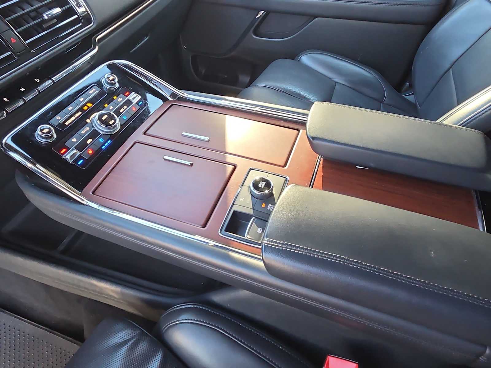 Thumbnail: 2023 Lincoln Navigator - 16