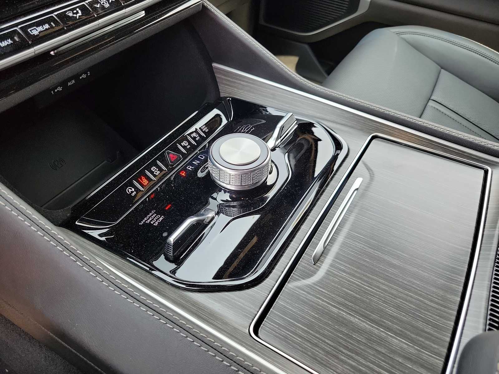 Thumbnail: 2024 Jeep Wagoneer - 17