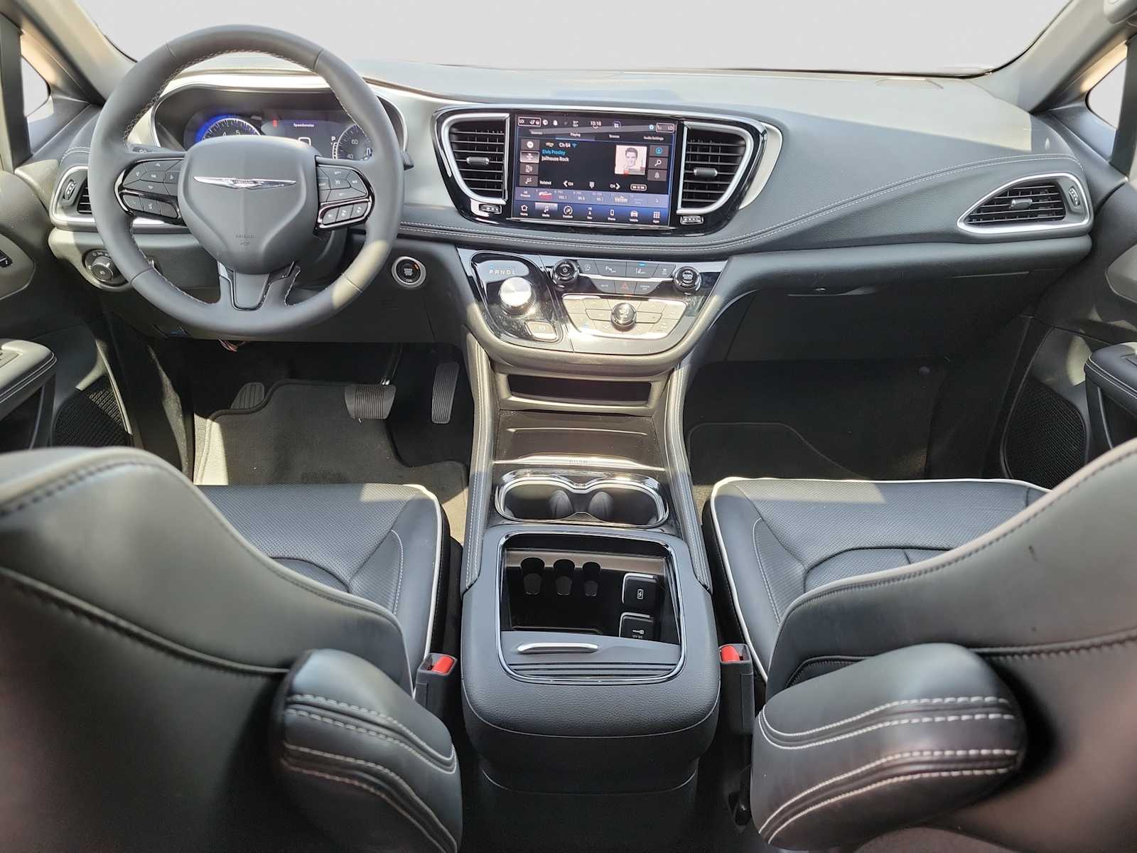 Thumbnail: 2023 Chrysler Pacifica - 10