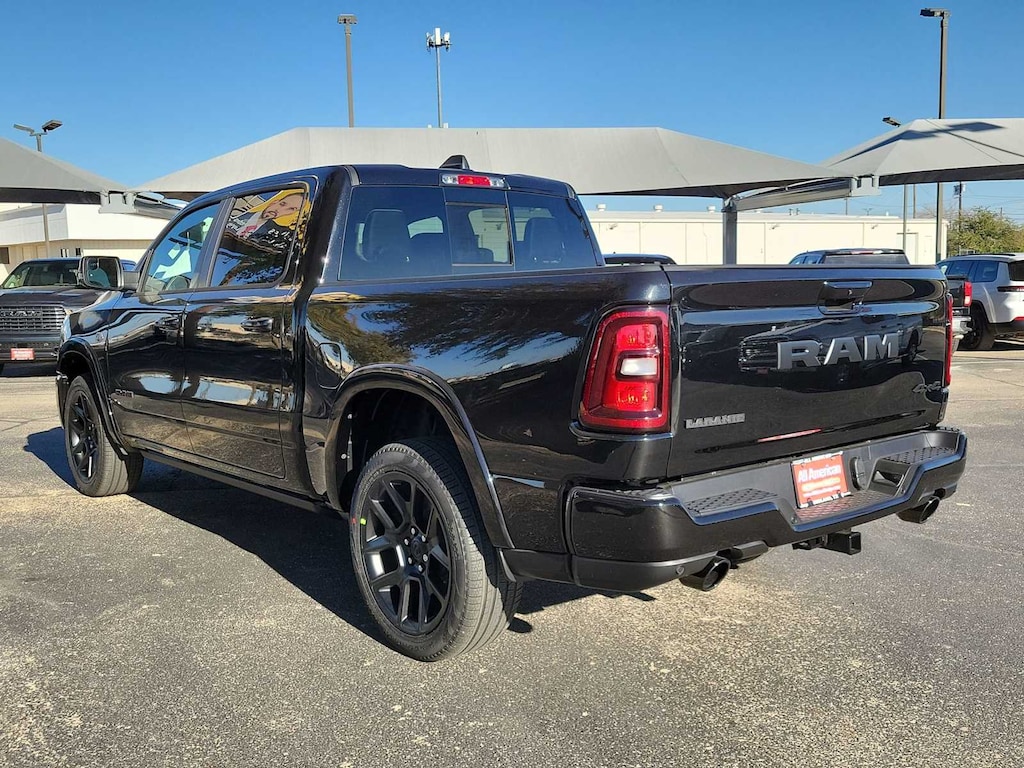 New 2026 Ram 1500 LARAMIE CREW CAB 4X4 5'7 BOX Pickup