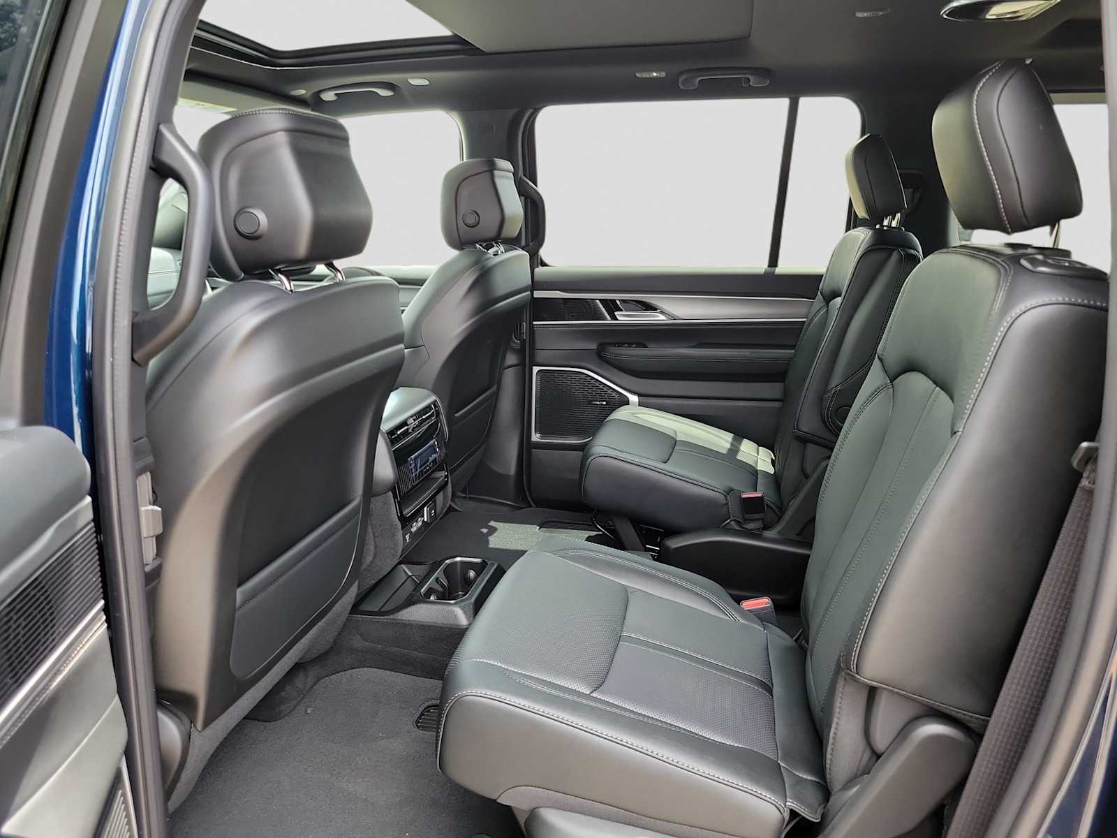 Thumbnail: 2026 Jeep Grand Wagoneer - 8